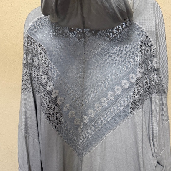 POL Crochet-Trim Hooded Tunic in Light sage - Picture 8 of 9